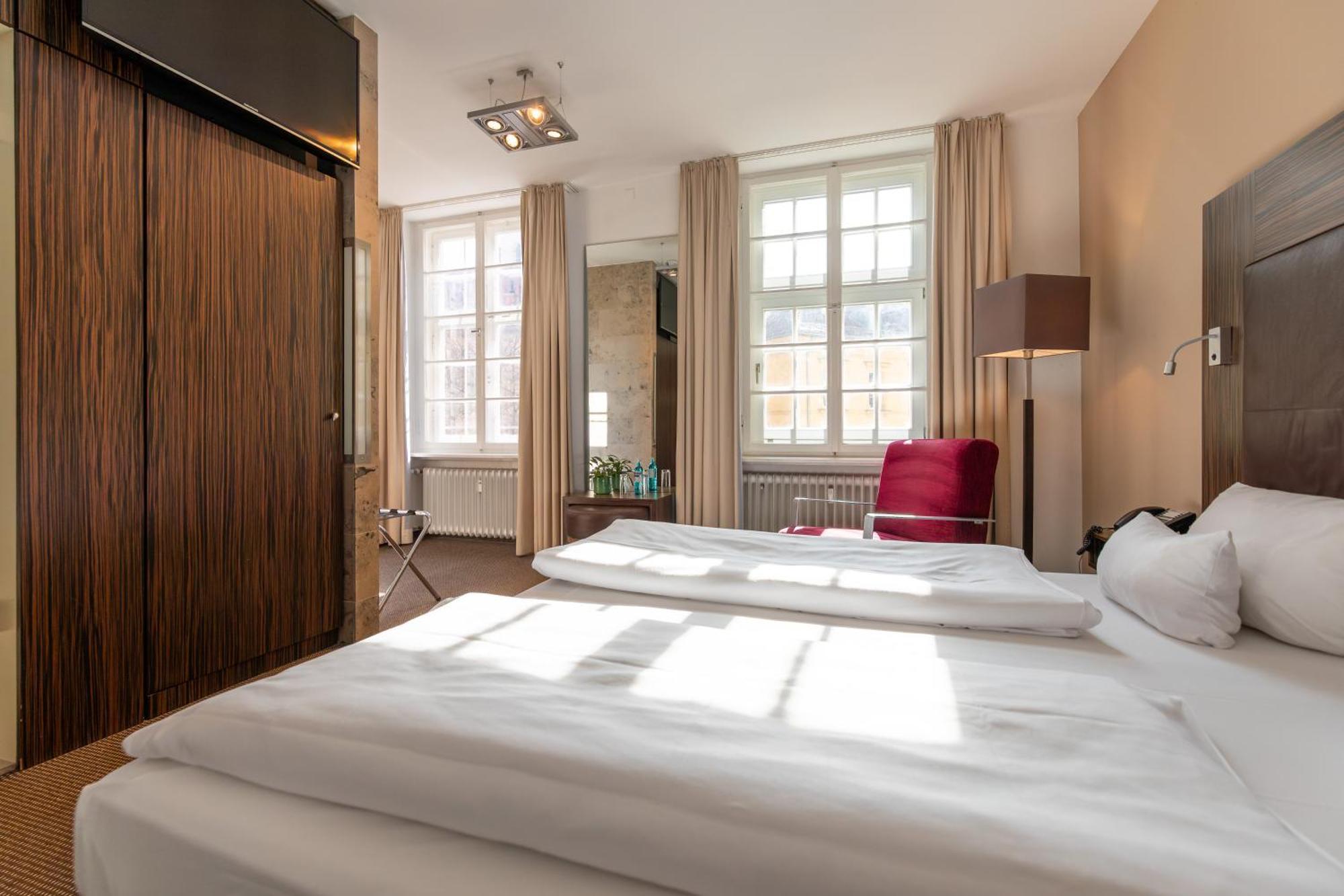 Herzogshof - Boutique-Hotel Am Dom Регенсбург Экстерьер фото