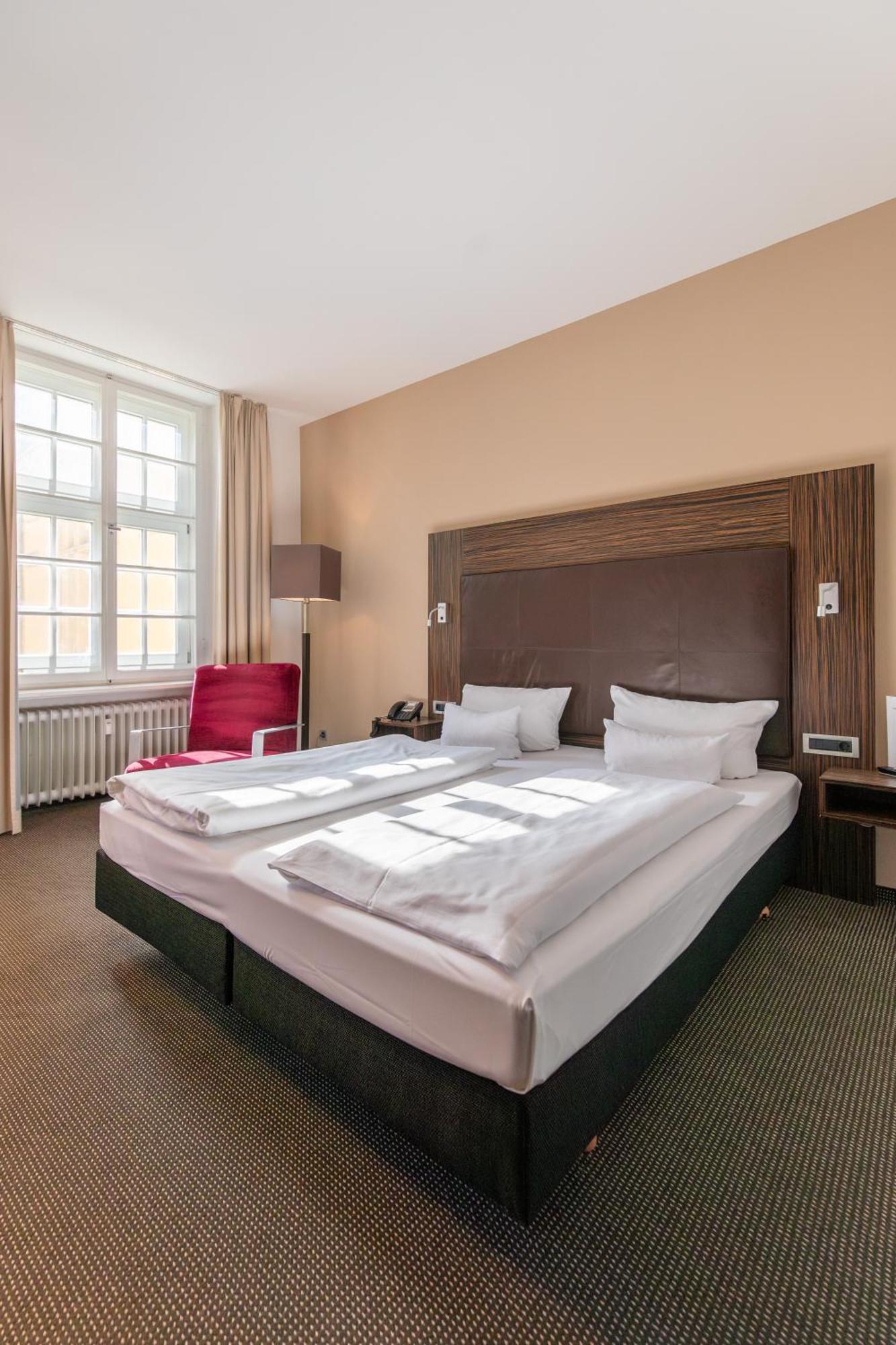 Herzogshof - Boutique-Hotel Am Dom Регенсбург Экстерьер фото