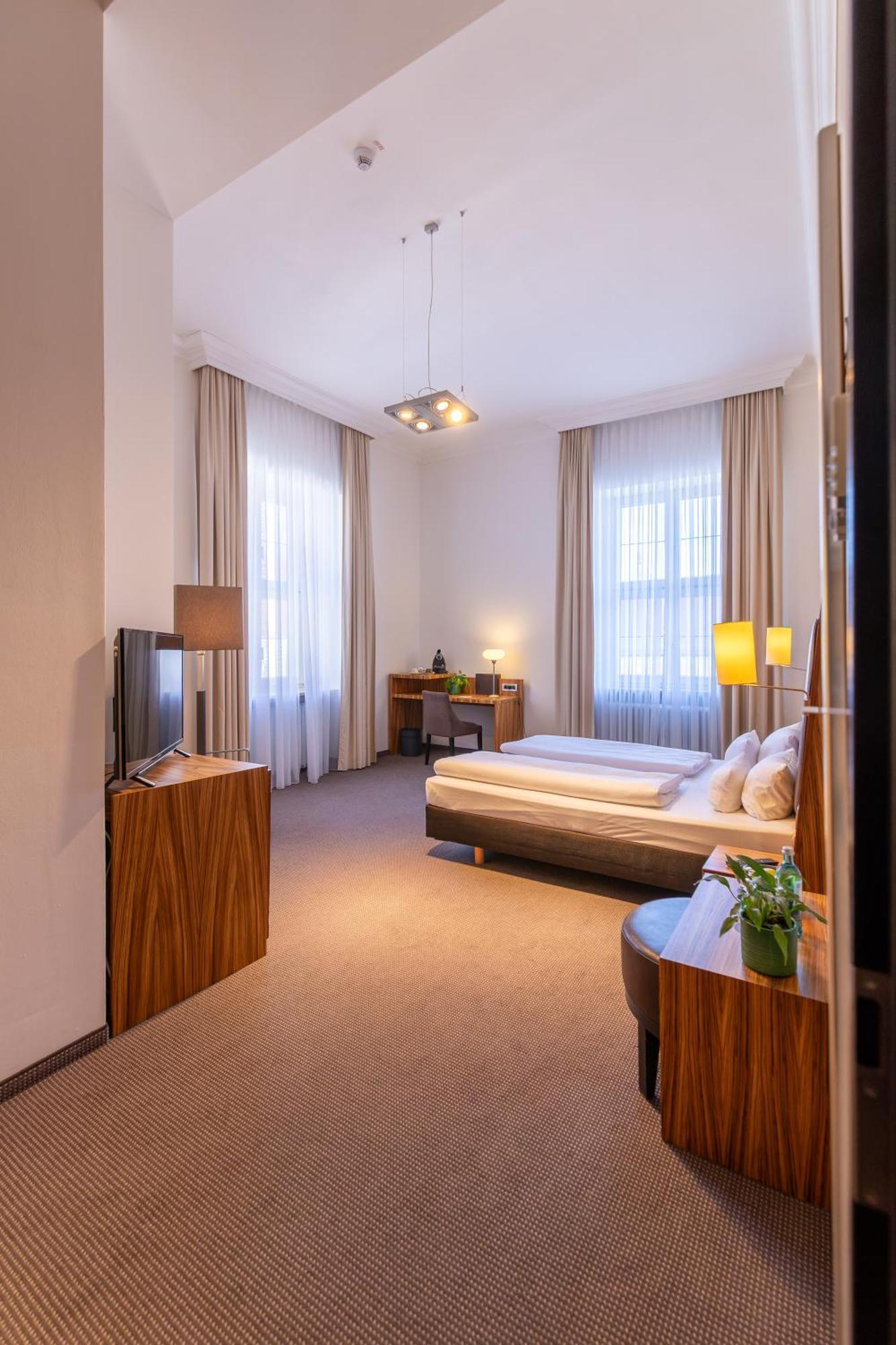 Herzogshof - Boutique-Hotel Am Dom Регенсбург Экстерьер фото