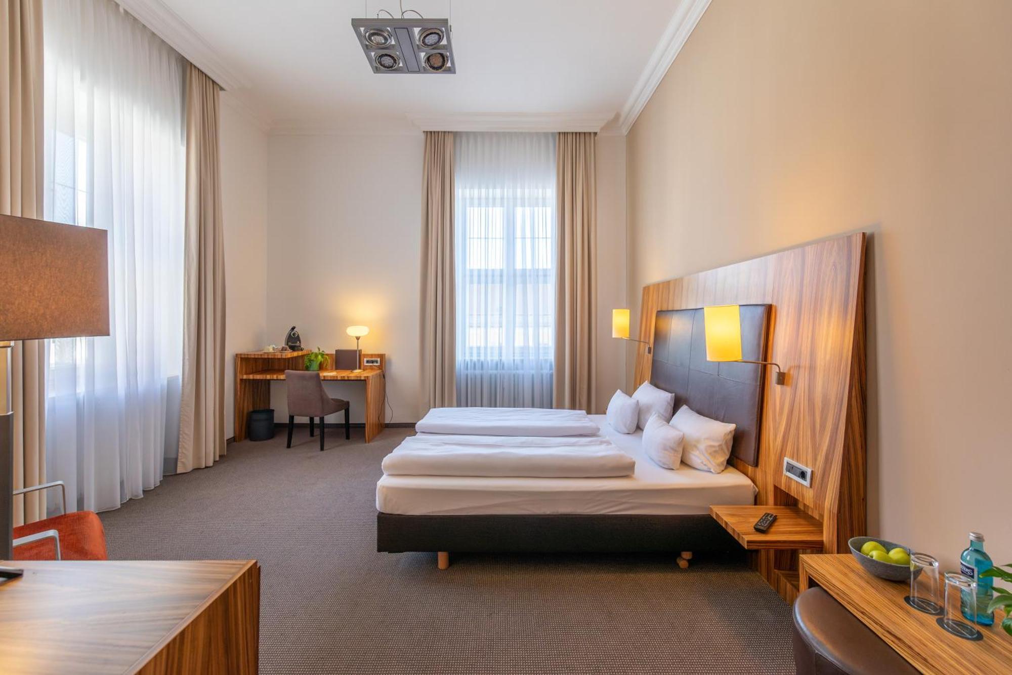 Herzogshof - Boutique-Hotel Am Dom Регенсбург Экстерьер фото