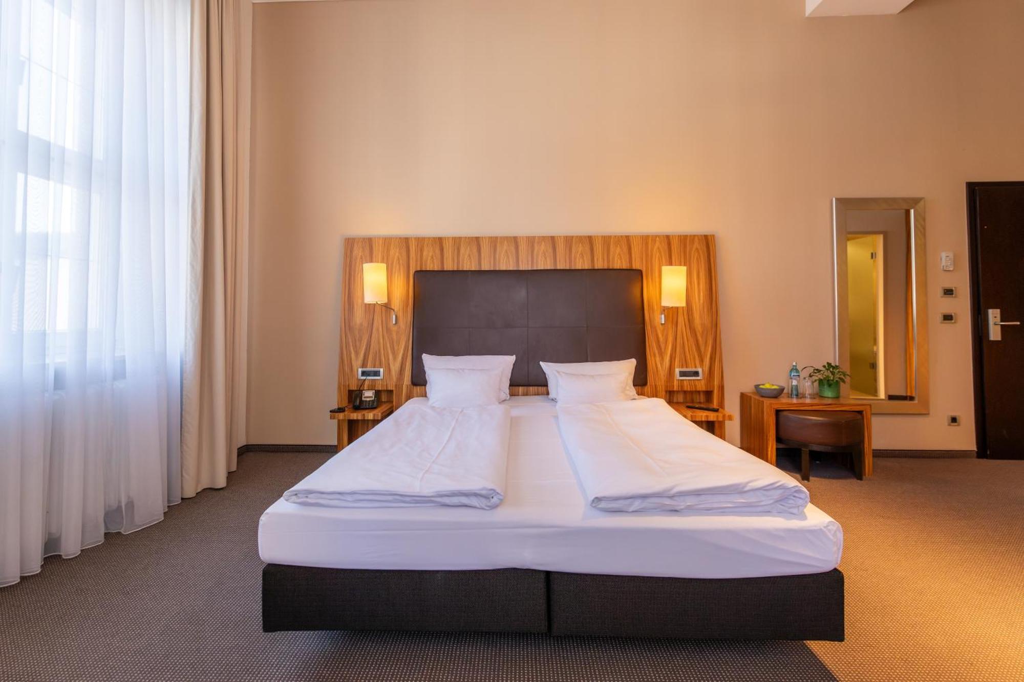 Herzogshof - Boutique-Hotel Am Dom Регенсбург Экстерьер фото